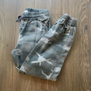 ARITZIA TNA Camo Grey Mix Joggers